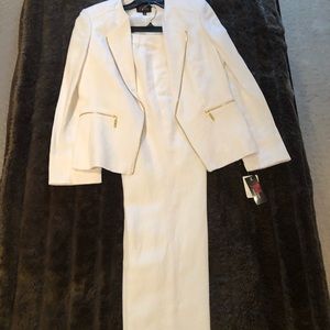 🔥🔥BRAND NEW! White linen pant suit.
